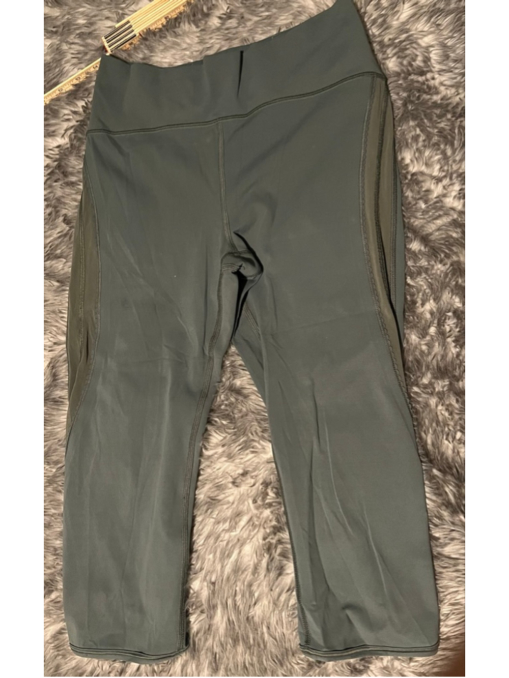 Women's Lululemon Army Green Capris Size 6